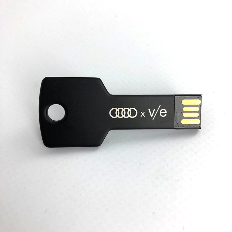 Clé USB noire avec gravure laser – AUDI
